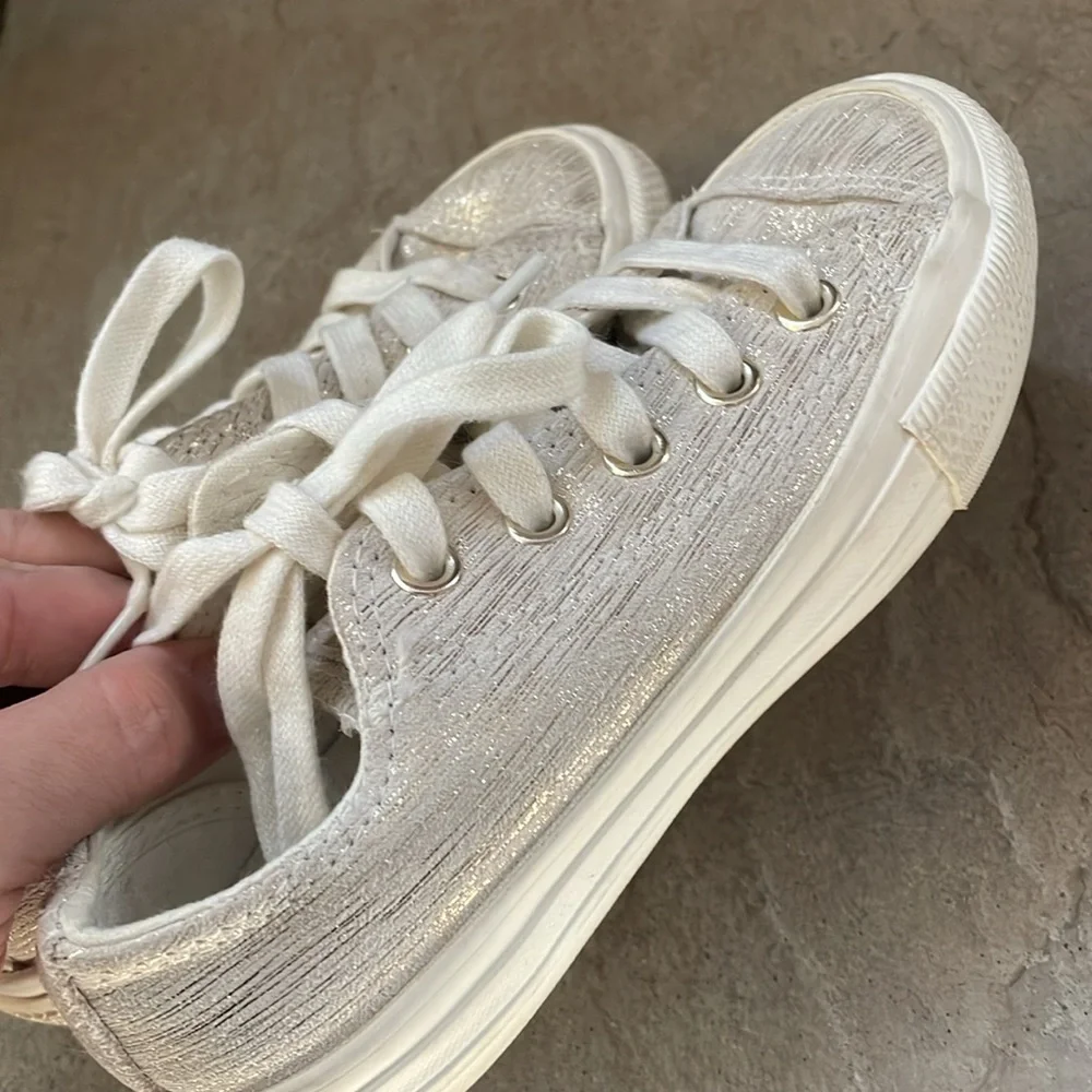 Girls shimmer converse